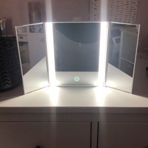 Foldable Light Up Mirror ✨